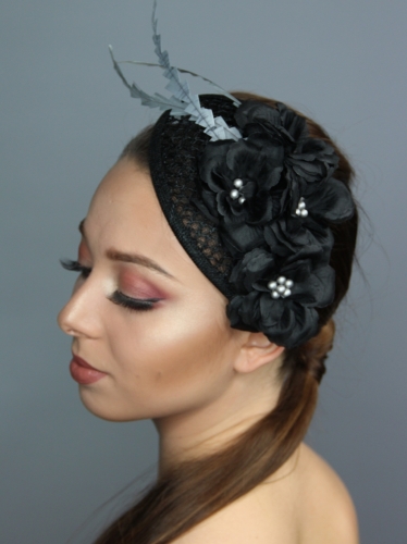 oczek-czarny-z-czarnymi-kwiatami-i-piórami.2.jpg