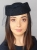 Elegancki Toczek z Filcu w Odcieniu Navy z Woalką – Klasyka z Nutami Luksusu