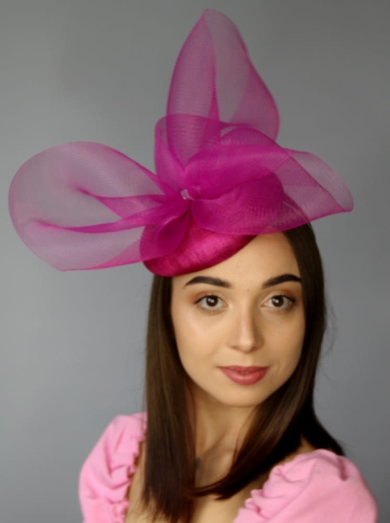 Kapelusz magenta. Fascynator ciemny róż. Toczek dark pink.