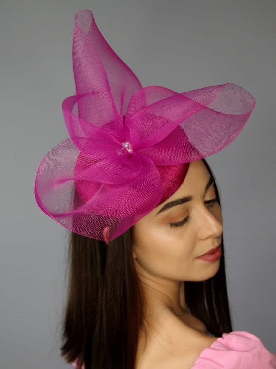 Kapelusz magenta. Fascynator ciemny róż. Toczek dark pink.