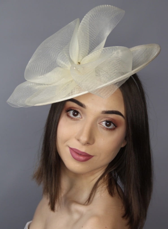Kapelusz ivory elegancki.