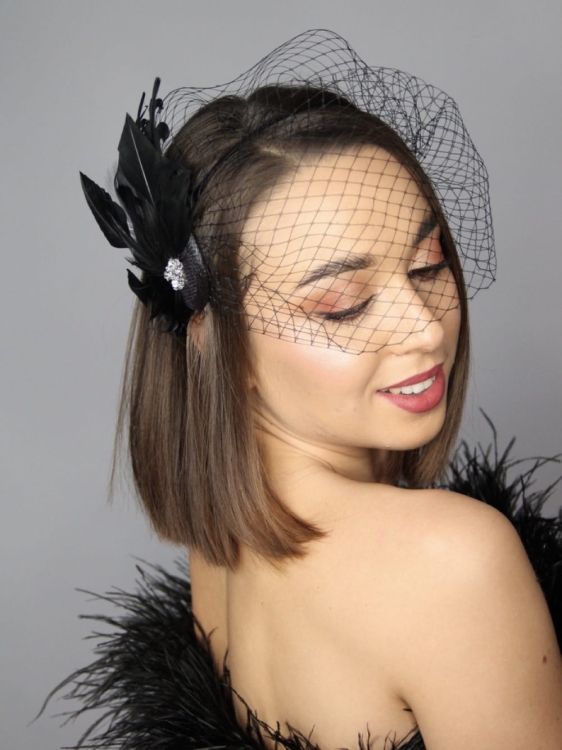 Fascynator-toczek-czarny-z-woalką-i-piórami (37).jpg