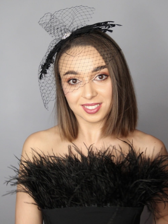 Fascynator-toczek-czarny-z-woalką-i-piórami (8).jpg