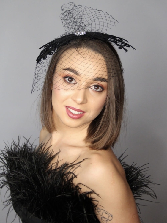 Fascynator-toczek-czarny-z-woalką-i-piórami (47).jpg