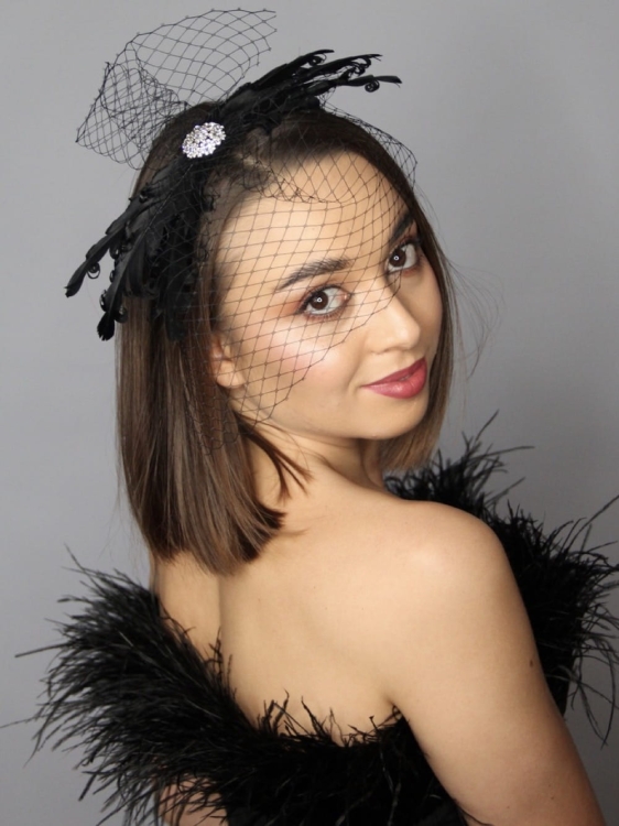 Fascynator-toczek-czarny-z-woalką-i-piórami (57).jpg