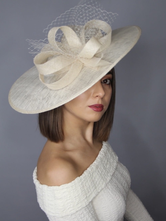 Kapelusz-damski-elegancki-koktajlowy-duży-śmietankowy-ivory (5).jpg