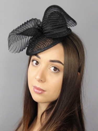 Czarny Toczek Żałobny z Woalką