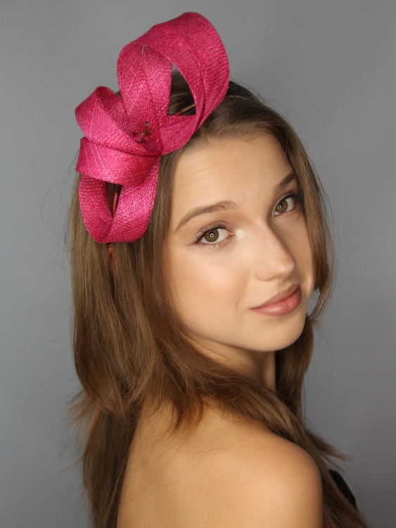 Fascynator-rozowy-na opasce-elegancki (2).JPG