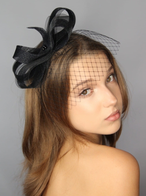 Fascynator-czarny-elegancki-wieczorowy-na-opasce (11).JPG