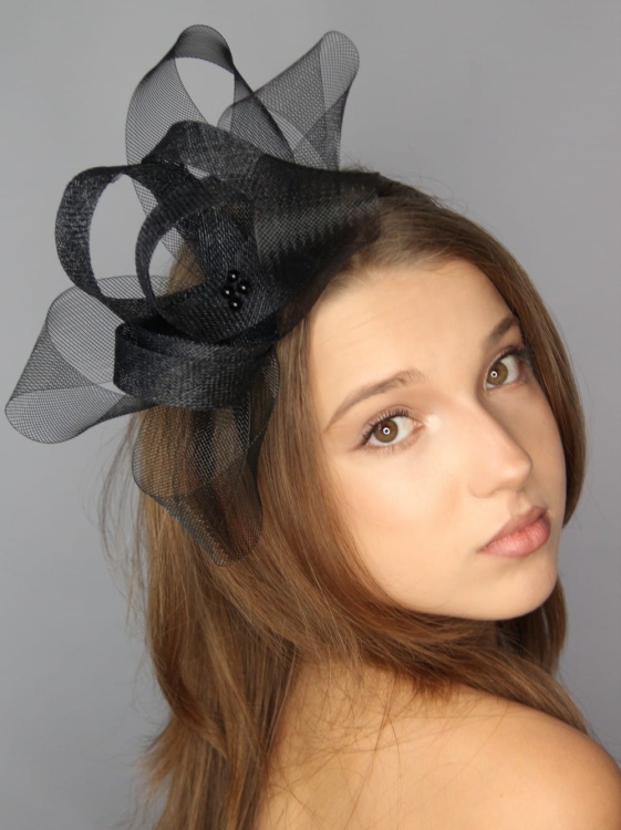 Fascynator-czarny-elegancki-wieczorowy-na-opasce (2).JPG