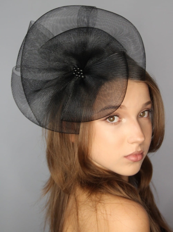 Fascynator-czarny-elegancki-na-opasce (2).JPG