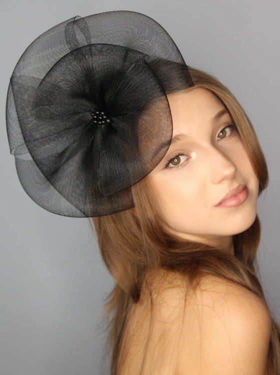 Fascynator-czarny-elegancki-na-opasce (3).JPG