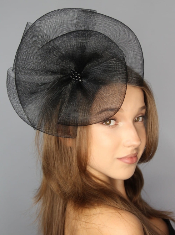 Fascynator-czarny-elegancki-na-opasce (7).JPG