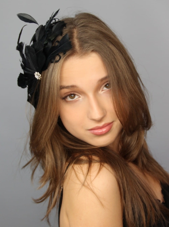 Fascynator-spinka-czarna-piora-elegancka-wieczorowa-catsby-krysztal-karnawalowa (19).JPG