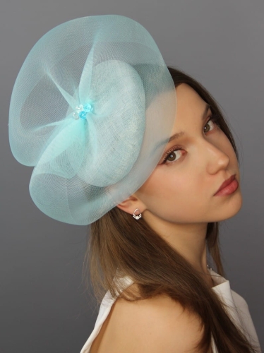 Fascynator-niebieski-toczek-błękitny-kapelusz-koktajlowy-niebieski (12).JPG