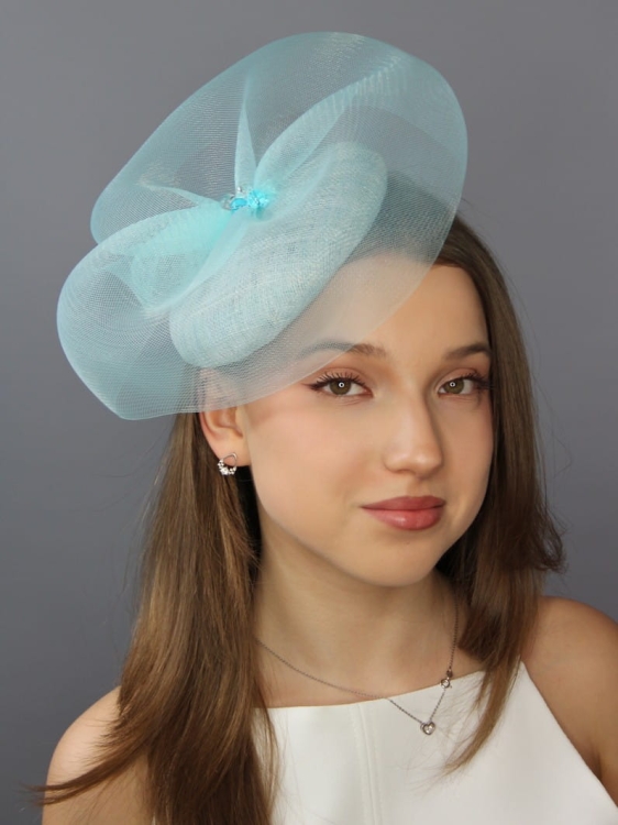 Fascynator-niebieski-toczek-błękitny-kapelusz-koktajlowy-niebieski (14).JPG