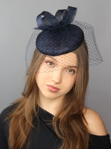 Toczek-z-woalką-granatowy-navy-koktajlowy (3).JPG