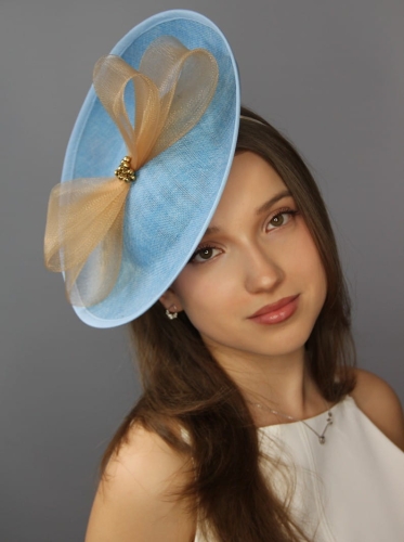 Fascynator-niebieski-toczek-błękitny-kapelusz-koktajlowy-niebieski (19).JPG
