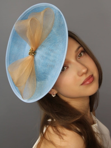 Fascynator-niebieski-toczek-błękitny-kapelusz-koktajlowy-niebieski (20).JPG