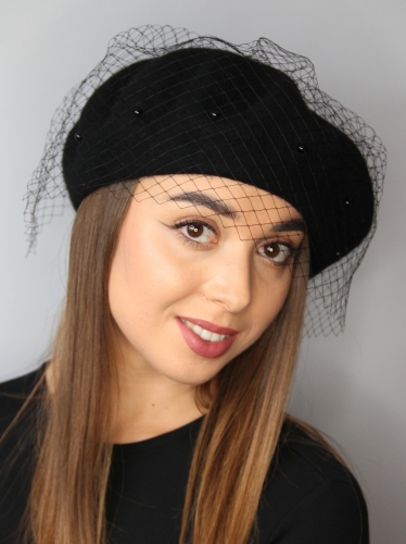 czarny-beret-welniany-z-woalka-z-koralikami-onyksu (1).JPG