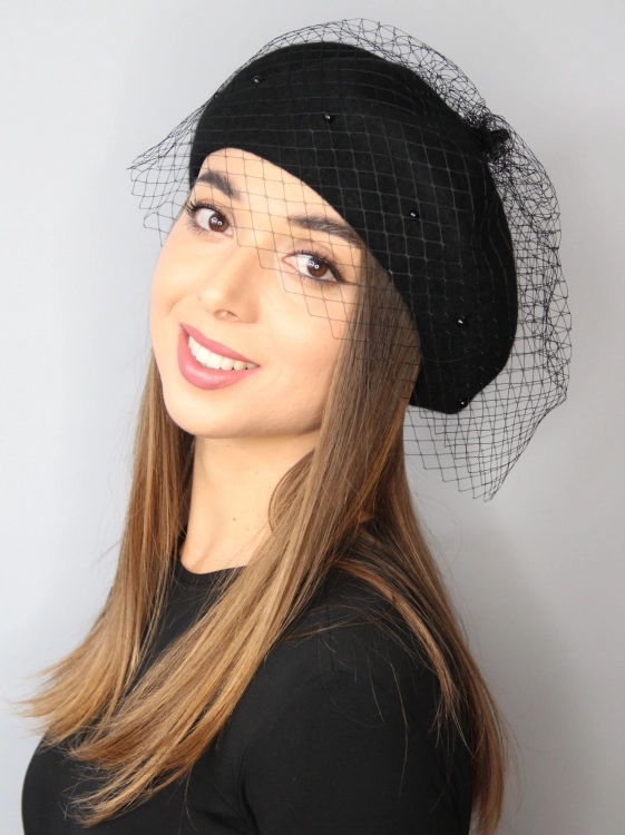 czarny-beret-welniany-z-woalka-z-koralikami-onyksu (3).JPG