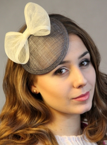 Toczek Damski – Delikatny Akcent Twojej Stylizacji