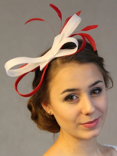 Elegancki Fascynator Kokarda – Biało-Czerwona Klasyka
